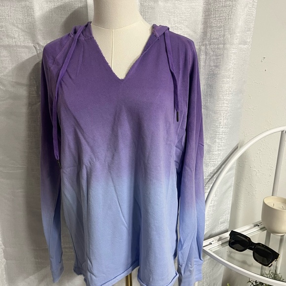 #59 NEW ARRIVAL! Ombre pull over top 💜 🩵 - Picture 3 of 4